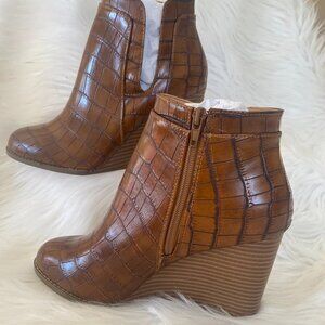 NEW Abata Adele Tan boots Size 9